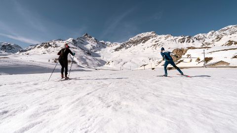Due sciatori sul firn del Passo del Bernina 
