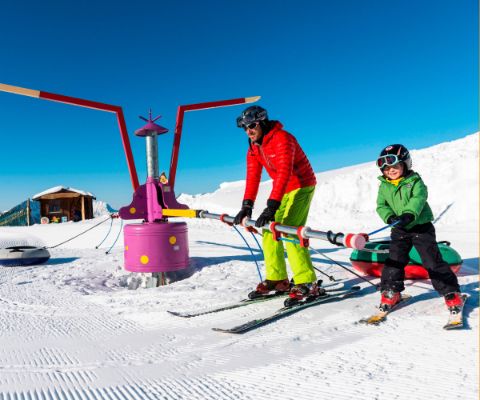 Plaisir en famille dans le domaine skiable de Charmey