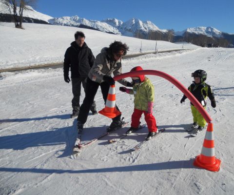 Puro divertimento sulla neve nella località sciistica Bedrina Dalpe