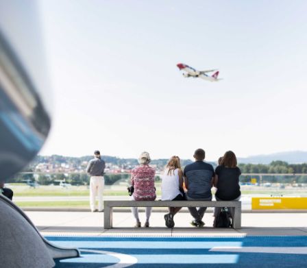 Die Flughafen-Terrasse in Zürich zieht Gross und Klein in den Bann