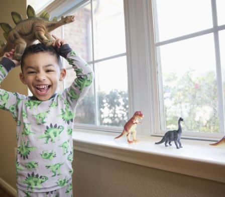 Les motifs animaux sur les vêtements d’enfant, c’est rigolo. Les petits garçons apprécient particulièrement les motifs dinosaures.