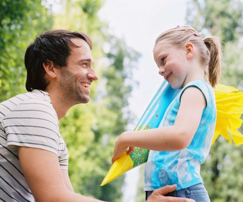Erstklässler mit Papa Erstklässler mit Papa