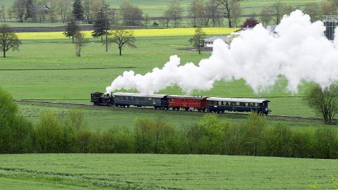 Die Dampflokomotive zwischen Sursee am Sempachersee und Triengen