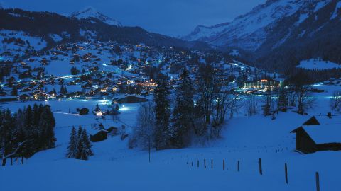 Piste de luge nocturne aux Diablerets, dans le canton de Vaud 