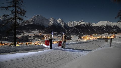 Nachtschlitteln in Ftan bei Scuol in Graubünden