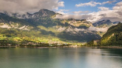 Auf der schönen Walenseelinie von Zürich nach Chur