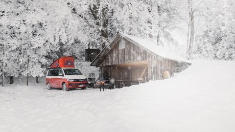 content-1600x900-schoensten-wintercampingplaetze-tannen-camp