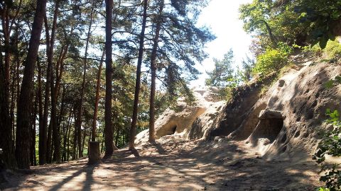 Ingresso alle grotte di Vully
