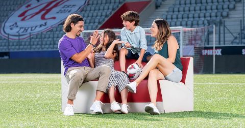 FC Thun Assistenztrainer Nelson Ferreira mit seiner Familie FC Thun Assistenztrainer Nelson Ferreira mit seiner Familie