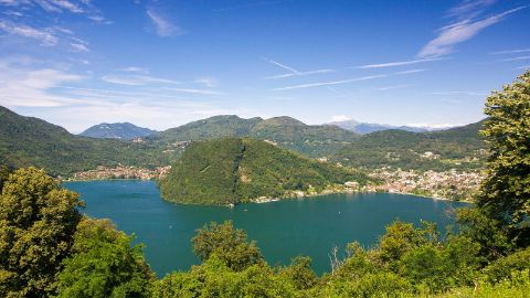 Vue sur Caslano avec la montagne locale Monte Caslano
