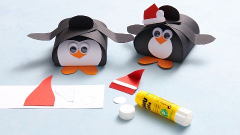 Conseil 1: fabriquer un bonnet de Père Noël pour le pingouin
