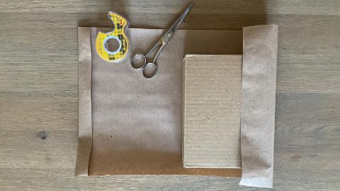 Geschenke mit Packpapier verpacken