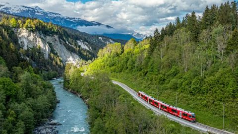 Fahrt durch die spektakuläre Rheinschlucht 