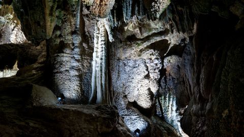 Märchenhaftes Naturschauspiel in den Höllgrotten