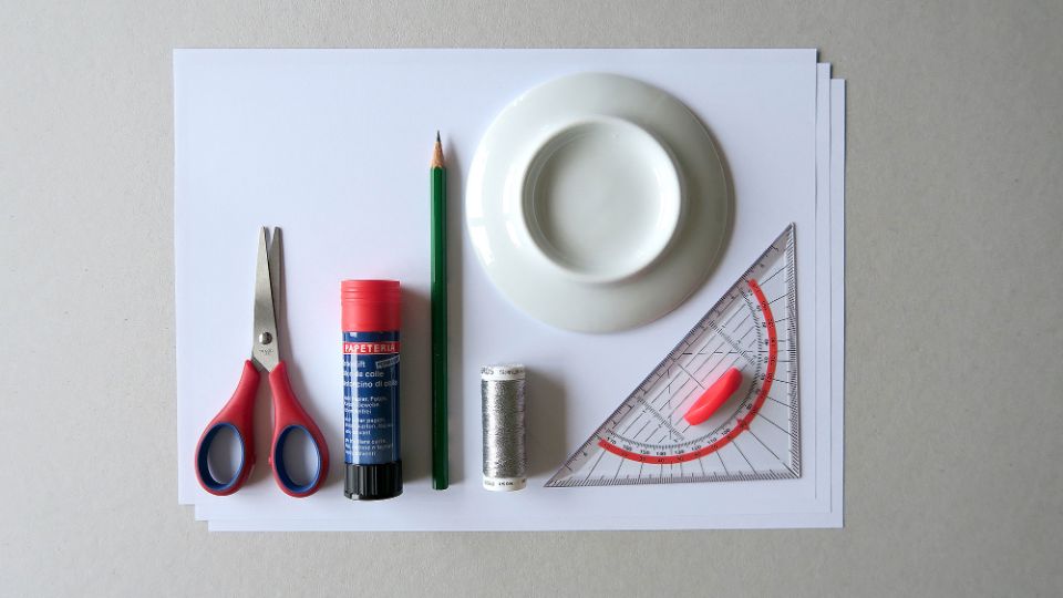 Scherenschnitt in 3D - eine einfache Schneeflocke | Famigros