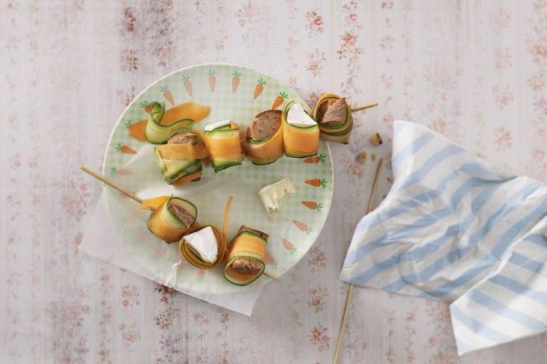 Brochettes de légumes et de fromage