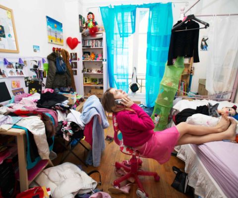 Teenager möchte das Zimmer nicht aufräumen
