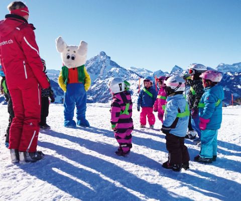 Imparare a sciare alla scuola di sci Amden-Arvenbüel
