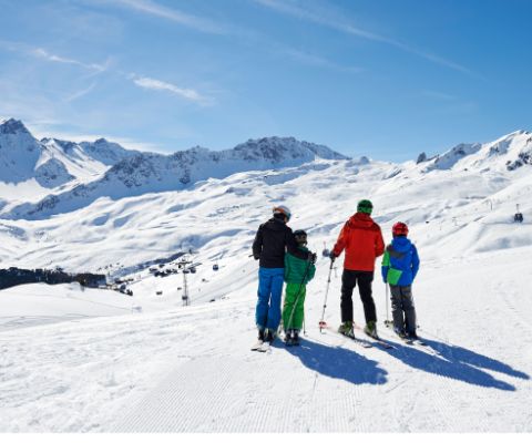 Familie im Skigebiet Arosa Lenzerheide