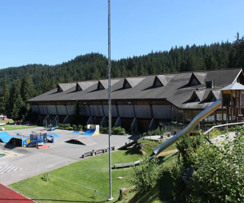 Blick auf die Skateanlage des Campingplatz Flims