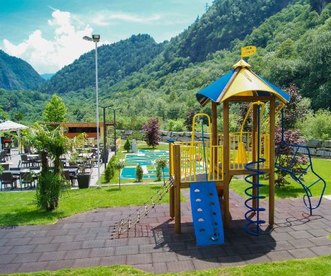 Parco giochi per bambini del campeggio Piccolo Paradiso di Avegno