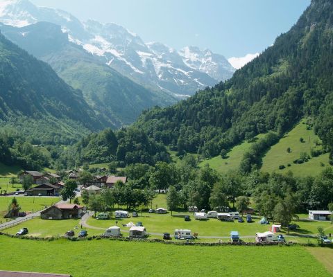 Idylischer Campingplatz Rütti im Berner Oberland