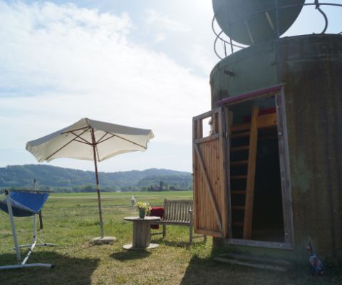Silo avec banc à la ferme agro-touristique Bolderhof
