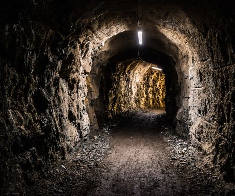 Galerie d’une ancienne mine de calcaire souterraine