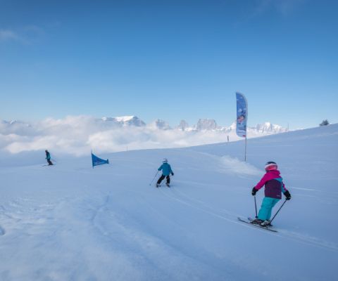 Enfants sur les pistes de ski de Flumserberg