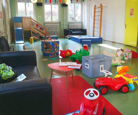Der Indoorspielplatz des Gemeinschaftszentrum Oerlikon mit vielen Spielzeugen