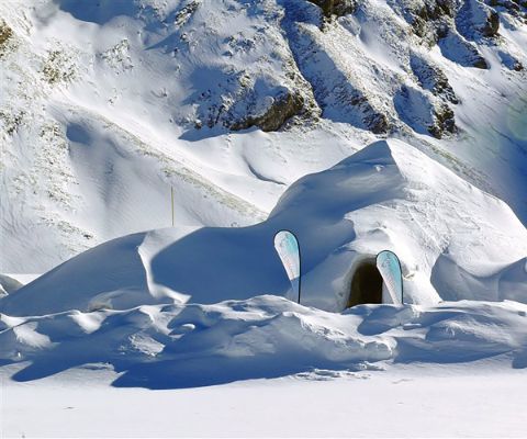Un iglù nel villaggio di iglù a Davos-Klosters