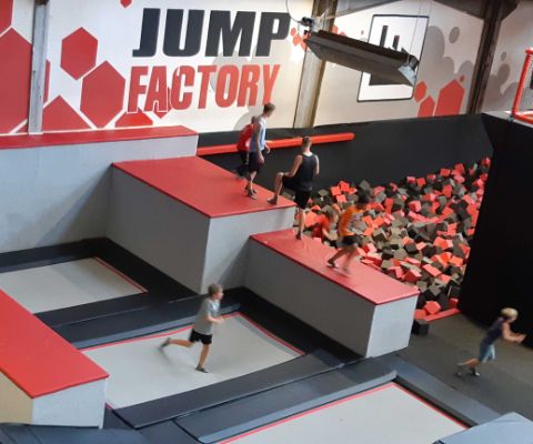 Action et parcours ninja à la Jump Factory de Bâle 