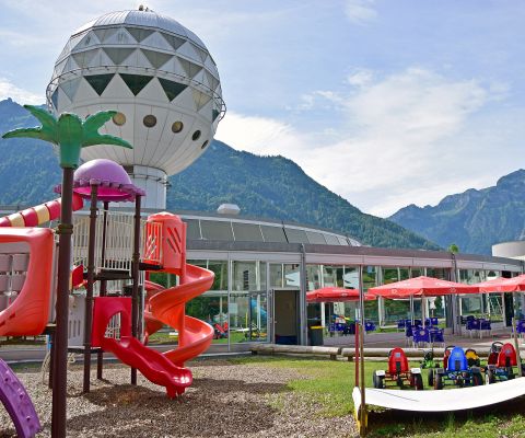 Vue sur l’aire de jeux du parc de la Junfrau Interlaken