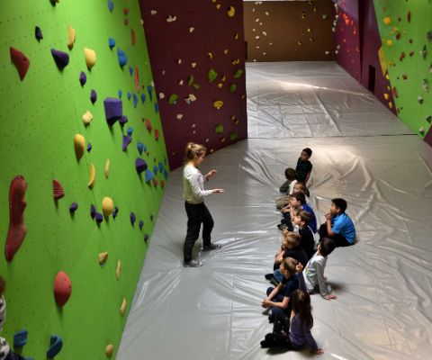 La salle d’escalade Le Cube, près de Lausanne, est un paradis pour les enfants