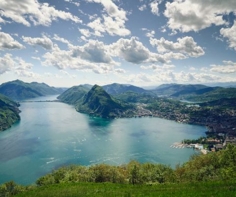 Vue panoramique sur le lac de Lugano