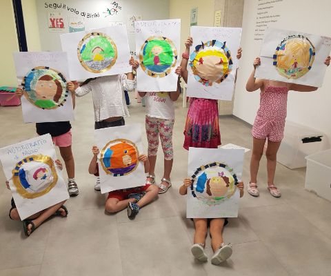 Im Atelier des Museo in Erba können Kinder ihr eigenes Kunstwerk zeichnen