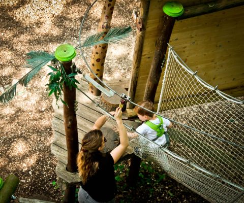 Équipement de grimpe pour les petits au Parc Aventure Genève 