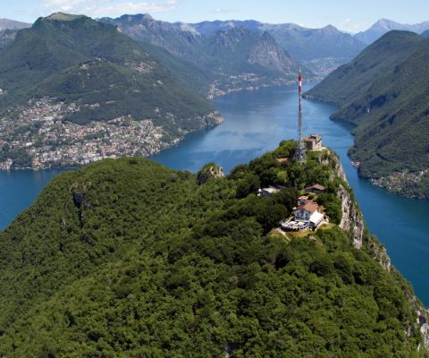 Vista panoramica sul lago di Lugano e sul Monte San Salvatore