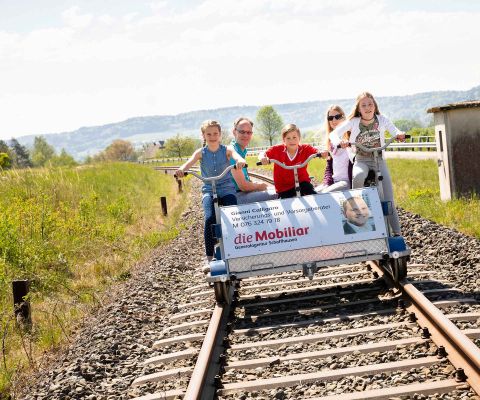 Mit Schienenvelo auf der stillgelegten Bahnlinie Etzwilen–Singen