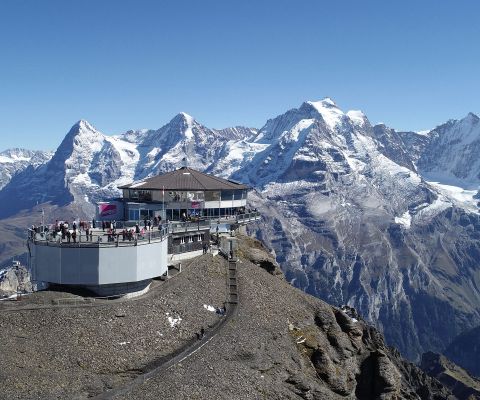 Le restaurant panoramique tournant à 360° du Piz Gloria sur le Schilthorn 