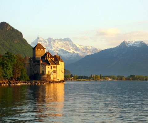 Château au bord d’un lac