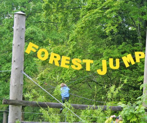 Der Seilpark Forest Jump bietet viel Spass und Spannung