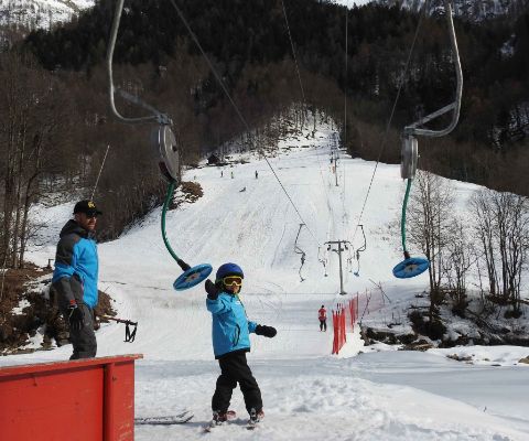 Petit et charmant: le domaine skiable de Mogno au Tessin