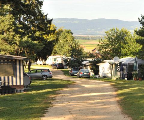 Der TCS Camping Orbe ist ideal für Familien