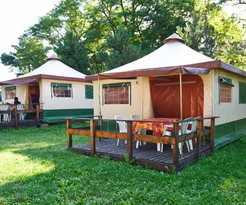 Hébergement dans une tente-bungalow au camping TCS d’Orbe