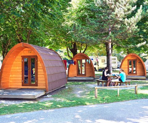 Schöne Pods auf dem TCS-Camping in Sion