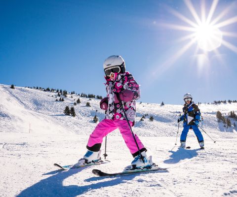 Faire du ski dans le beau domaine skiable familial de Villars