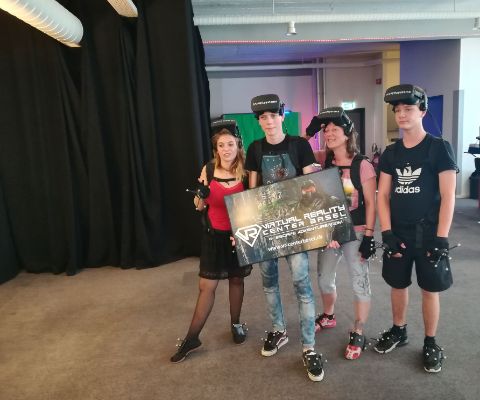 Familie im Virtual Reality Center in Basel