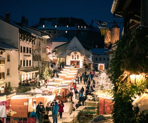 Incantevole mercatino di Natale a Gruyères