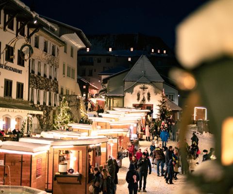 Zauberhafter Weihnachtsmarkt in Gruyères